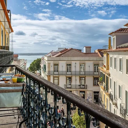 Castelo - Beautiful Balcony View Apartamento